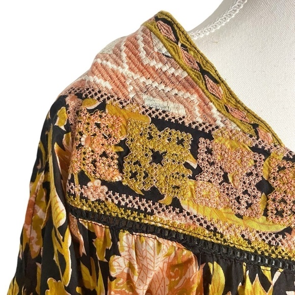 Rachel Zoe Floral Popover V-Neck Long Sleeve Embroidered Top - Picture 4 of 11